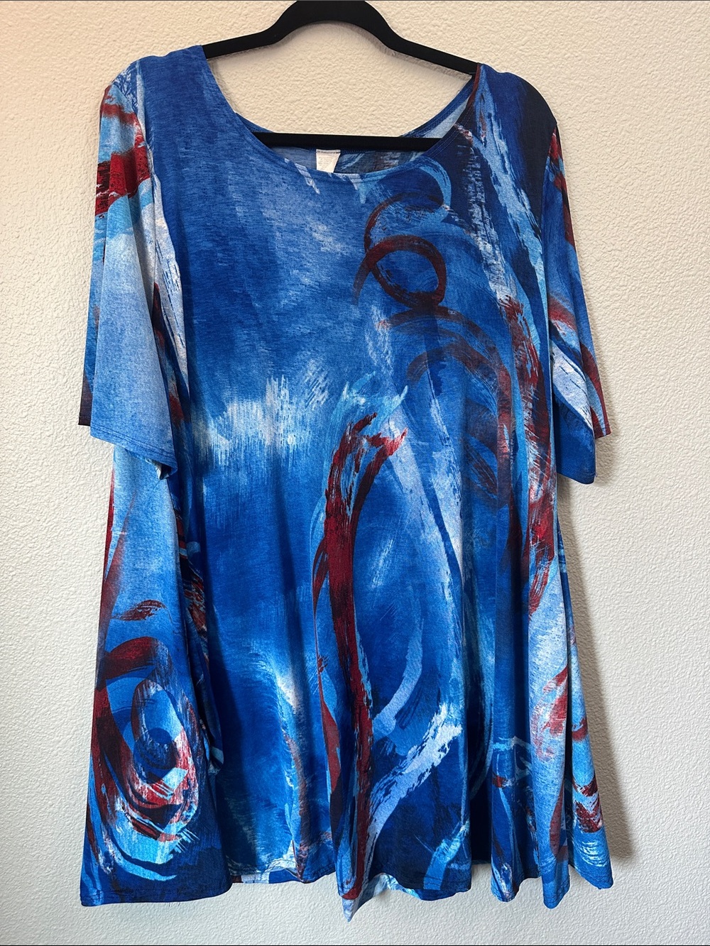 2 Pockets Short Sleeve Plus Size 3x Top Tunic in Vibrant Blue Abstract